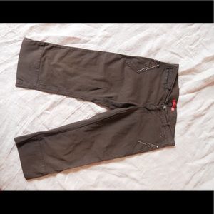 Brown capris